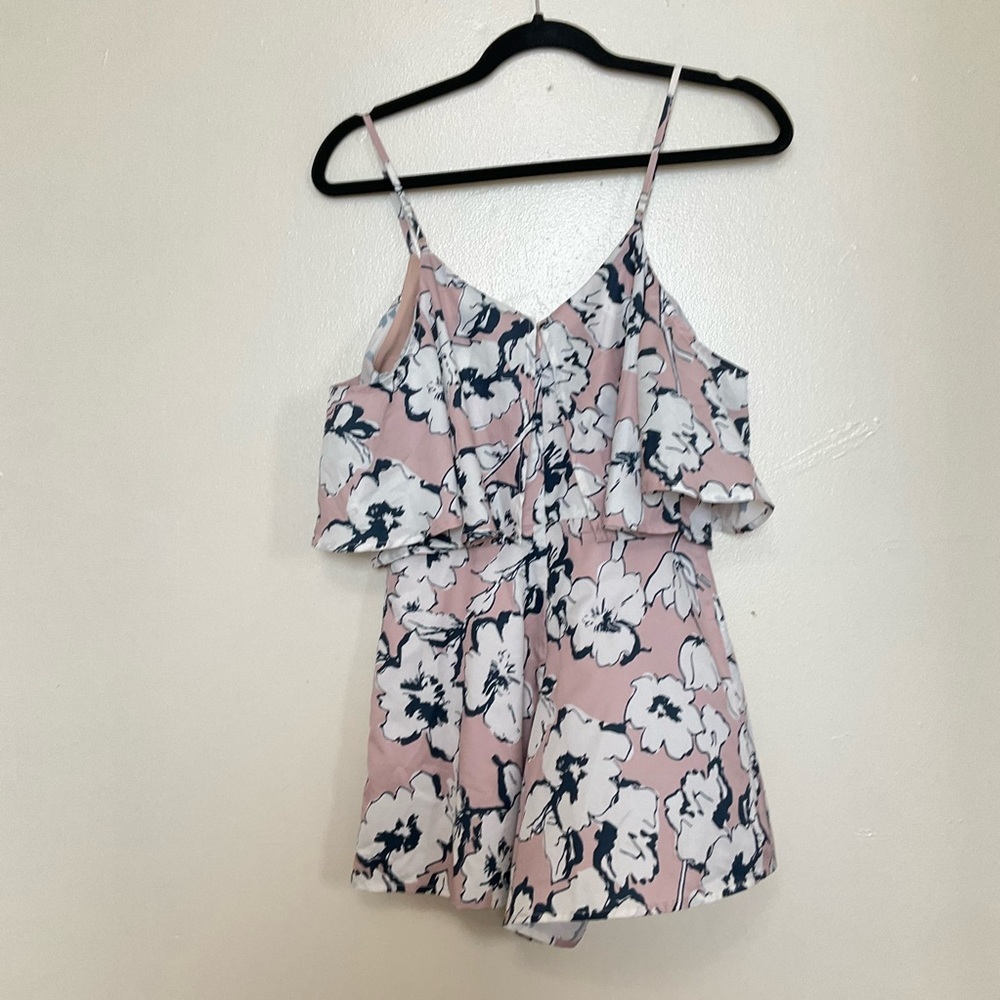J.O.A floral romper size xs - Picture 8 of 9
